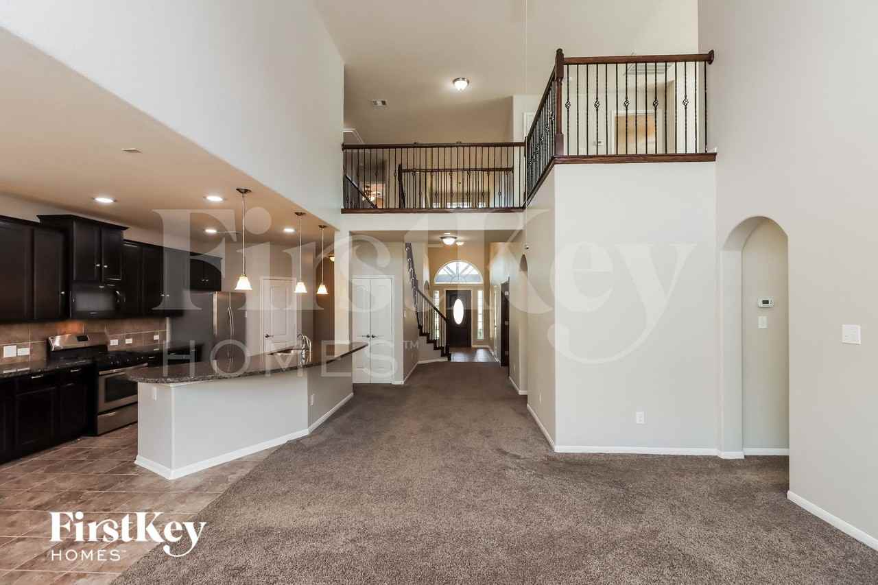 10219 Sierra Grace Ln - Photo 4 of 15