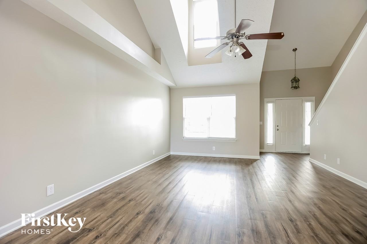 1304 Sunray Dr - Photo 3 of 15