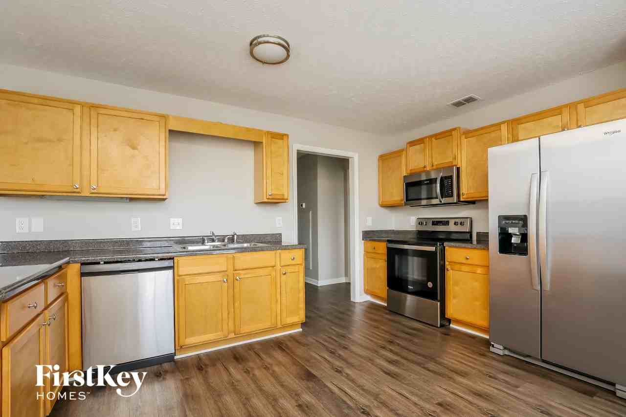 1304 Sunray Dr - Photo 6 of 15