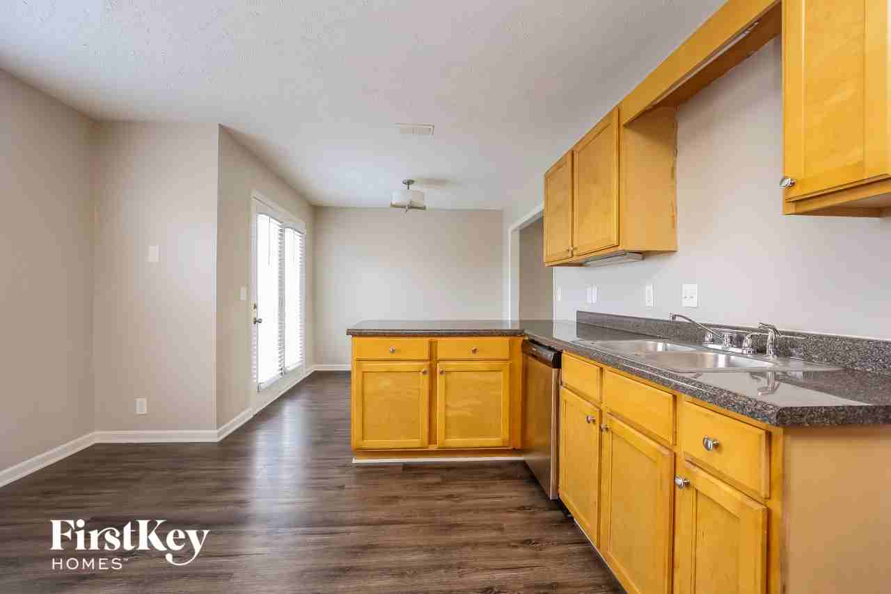 1304 Sunray Dr - Photo 7 of 15