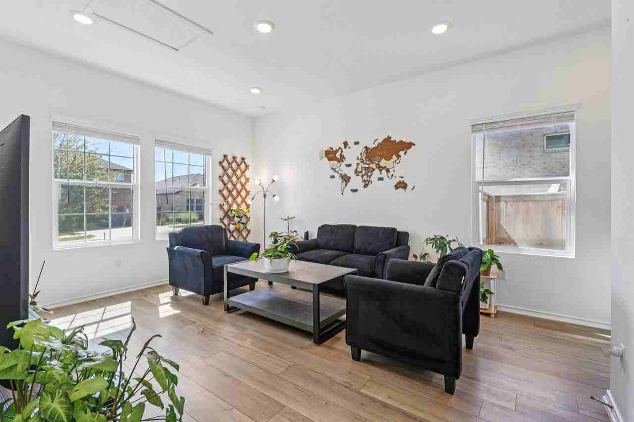 1201 Mallow Rd - Photo 5 of 40