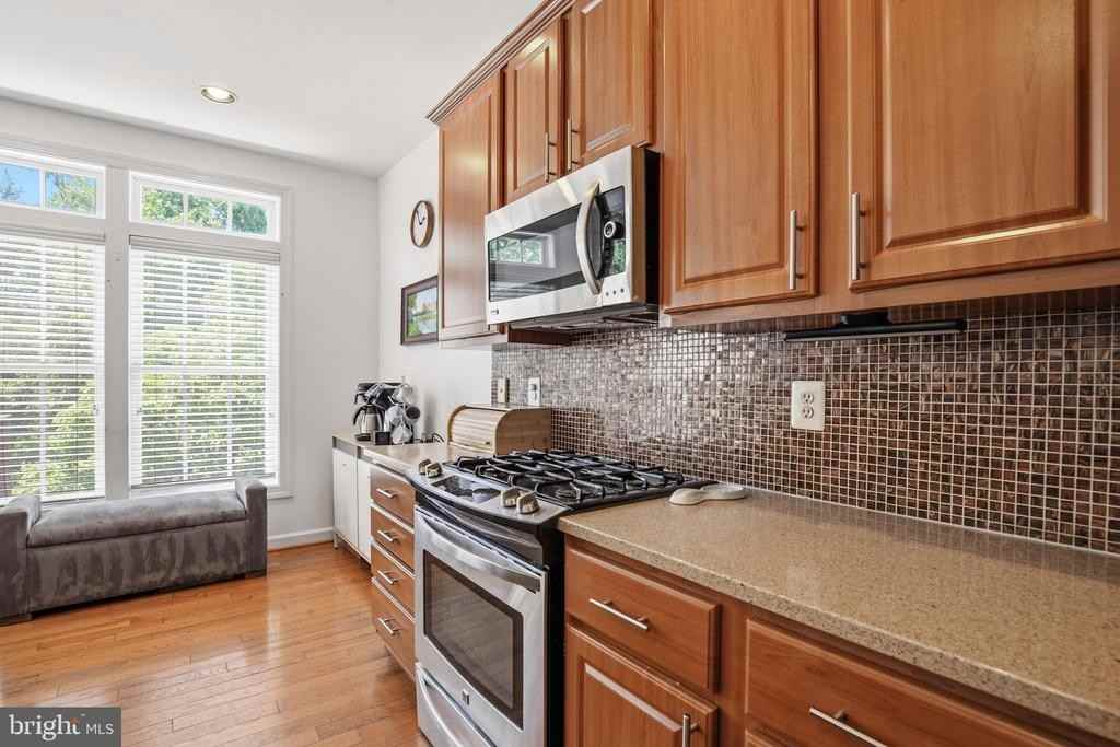 6660 Debra Lu Way - Photo 4 of 36