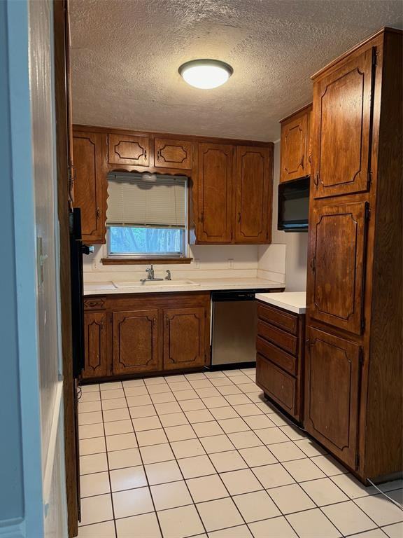 1004 Oakwood Dr - Photo 5 of 23