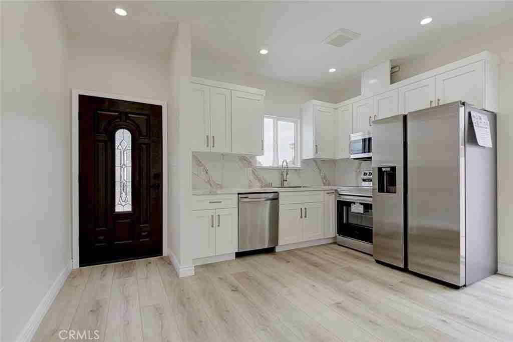 20502 Lull St - Photo 3 of 13