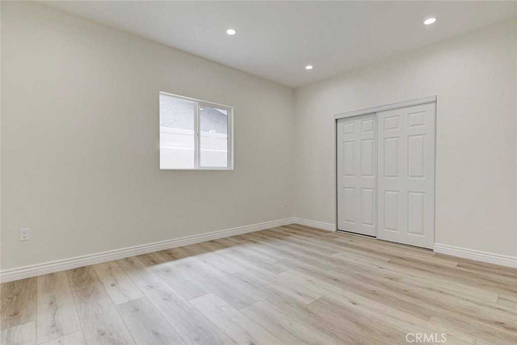 20502 Lull St - Photo 7 of 13