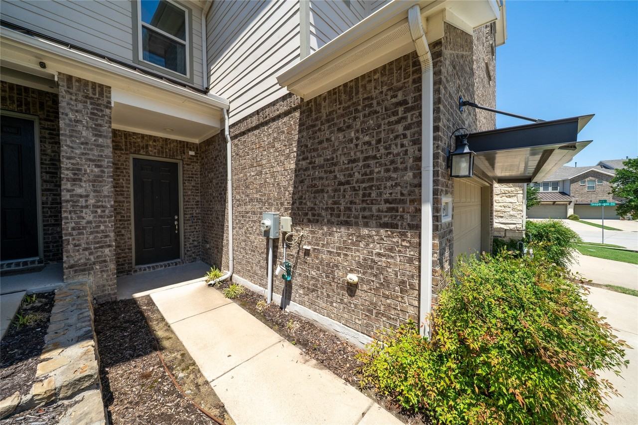17769 Shumard Oak Dr - Photo 2 of 31