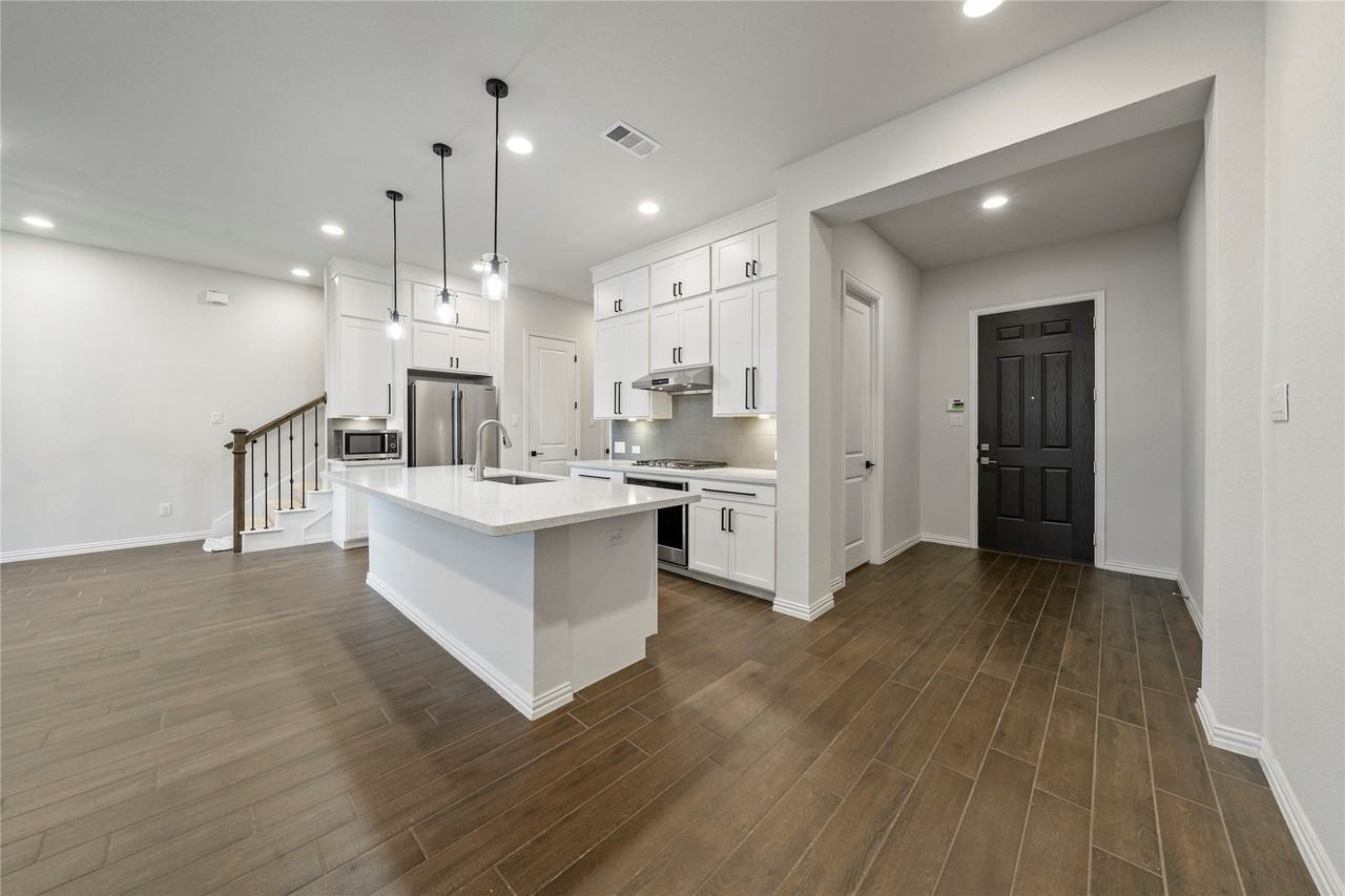 17769 Shumard Oak Dr - Photo 5 of 31