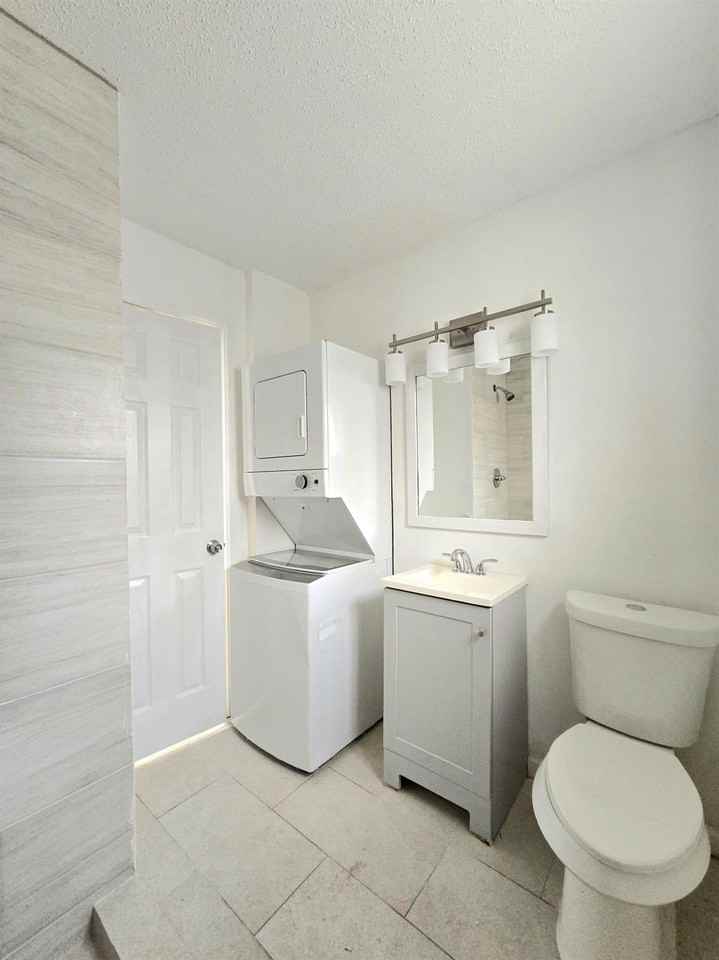 3843 Mount Pleasant St - Photo 5 of 24
