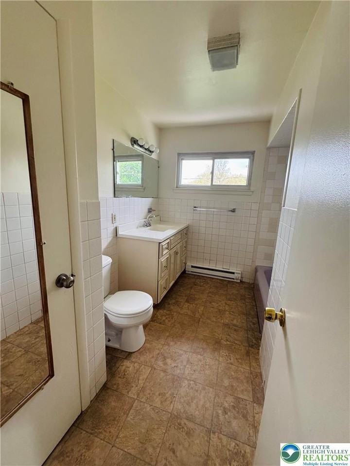 1337 W Livingston St ##3 - Photo 6 of 11