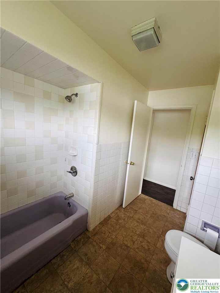 1337 W Livingston St ##3 - Photo 7 of 11