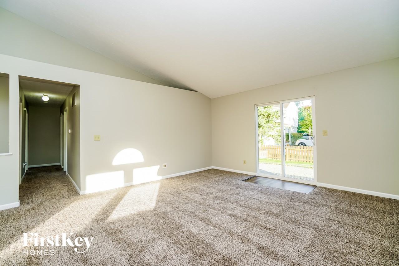 230 Monarch Dr - Photo 3 of 15