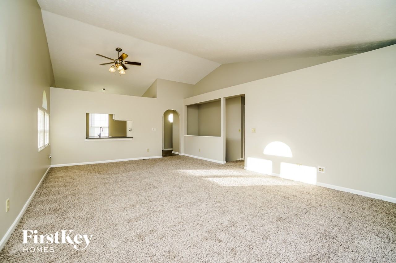 230 Monarch Dr - Photo 4 of 15