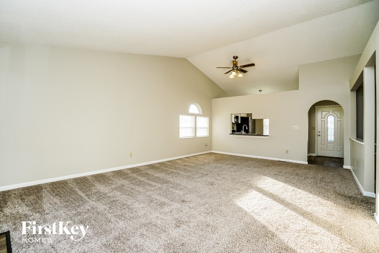 230 Monarch Dr - Photo 5 of 15