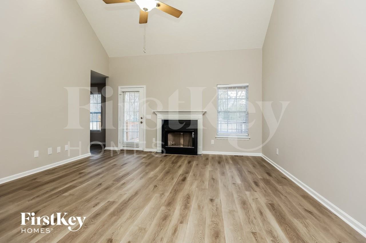 105 Lisa Cir - Photo 2 of 15