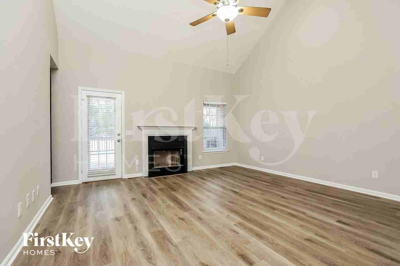 105 Lisa Cir - Photo 3 of 15