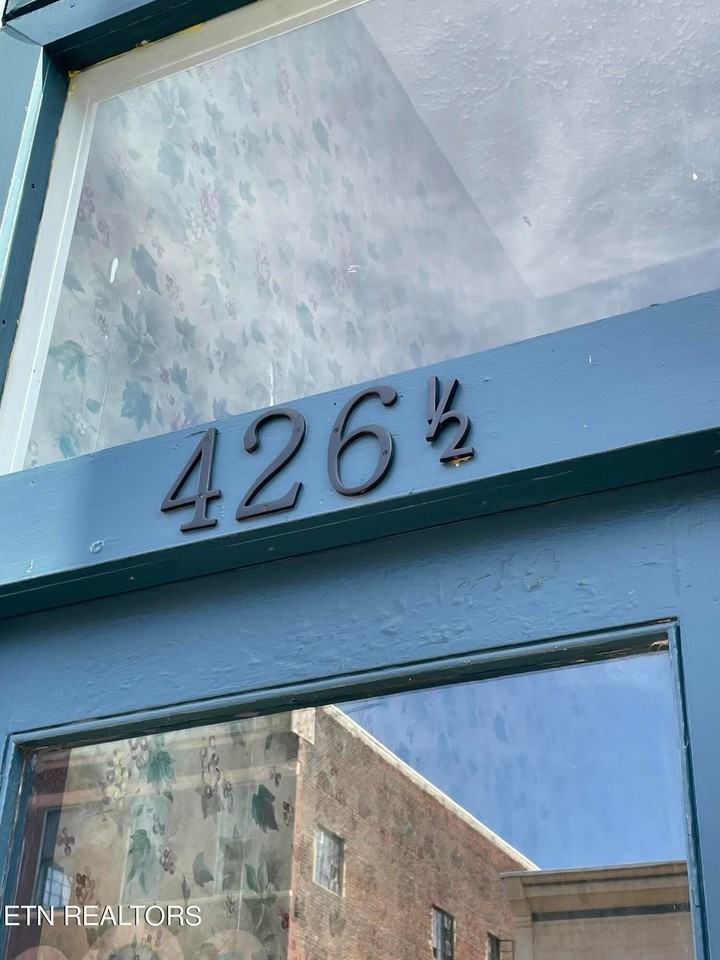426 N Roane St - Photo 2 of 30
