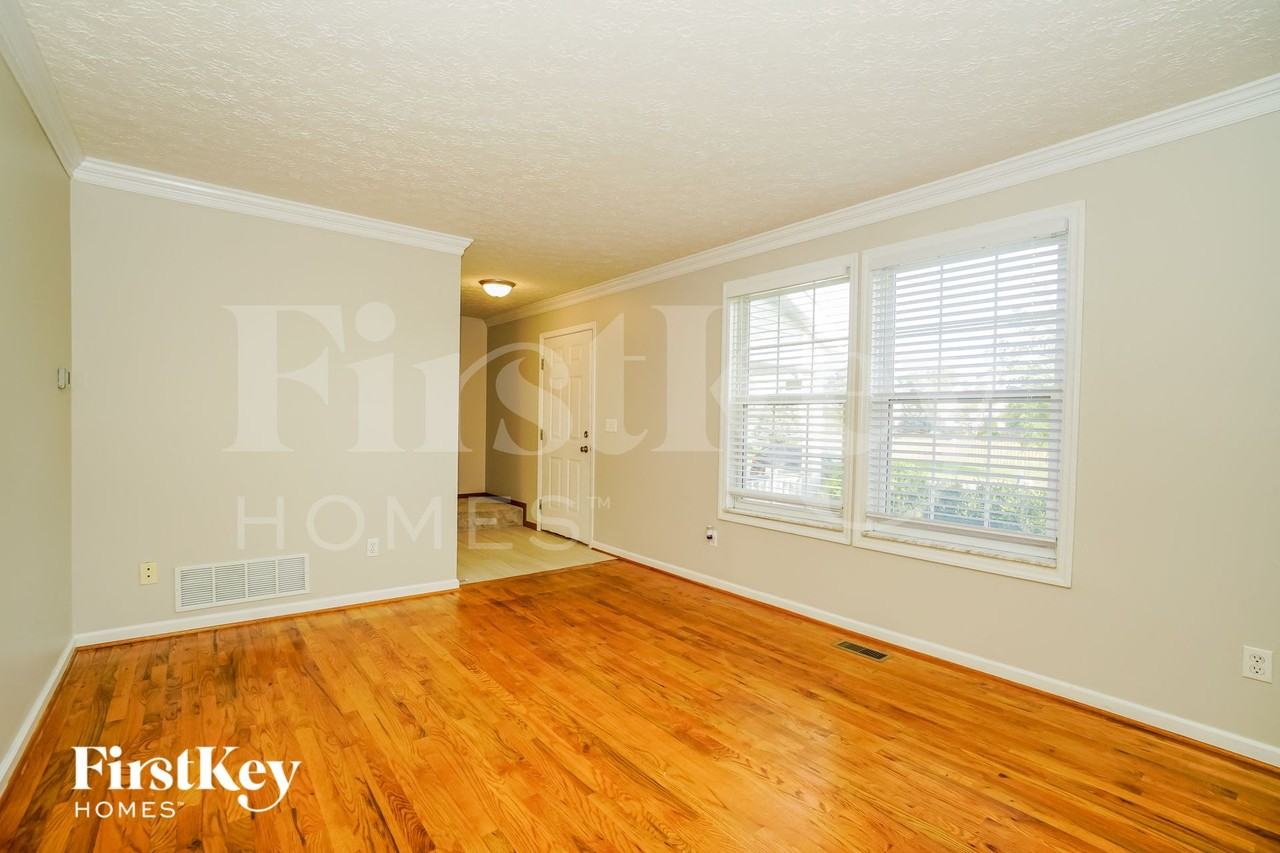3288 Darby Glen Blvd - Photo 2 of 15