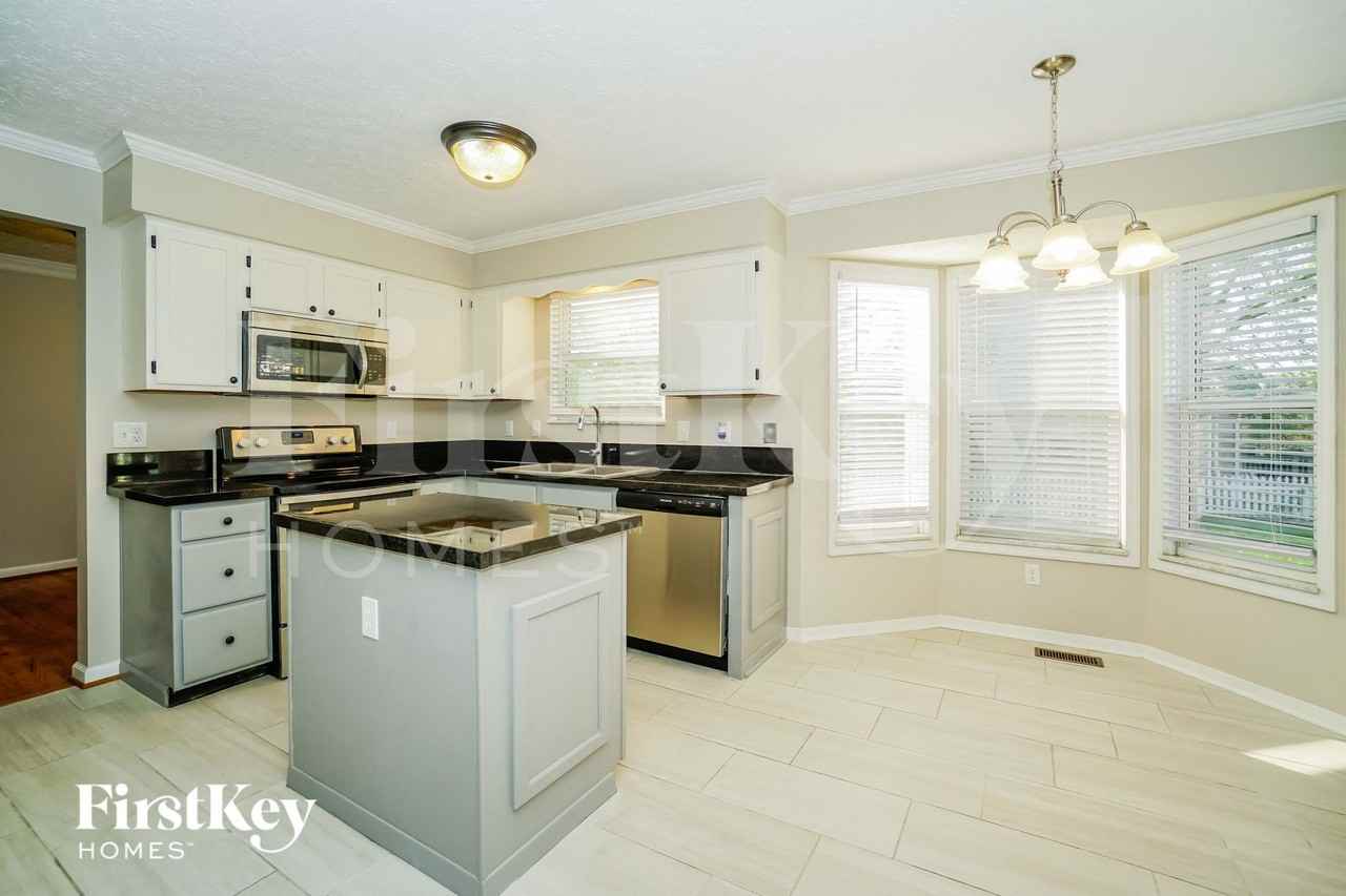 3288 Darby Glen Blvd - Photo 5 of 15