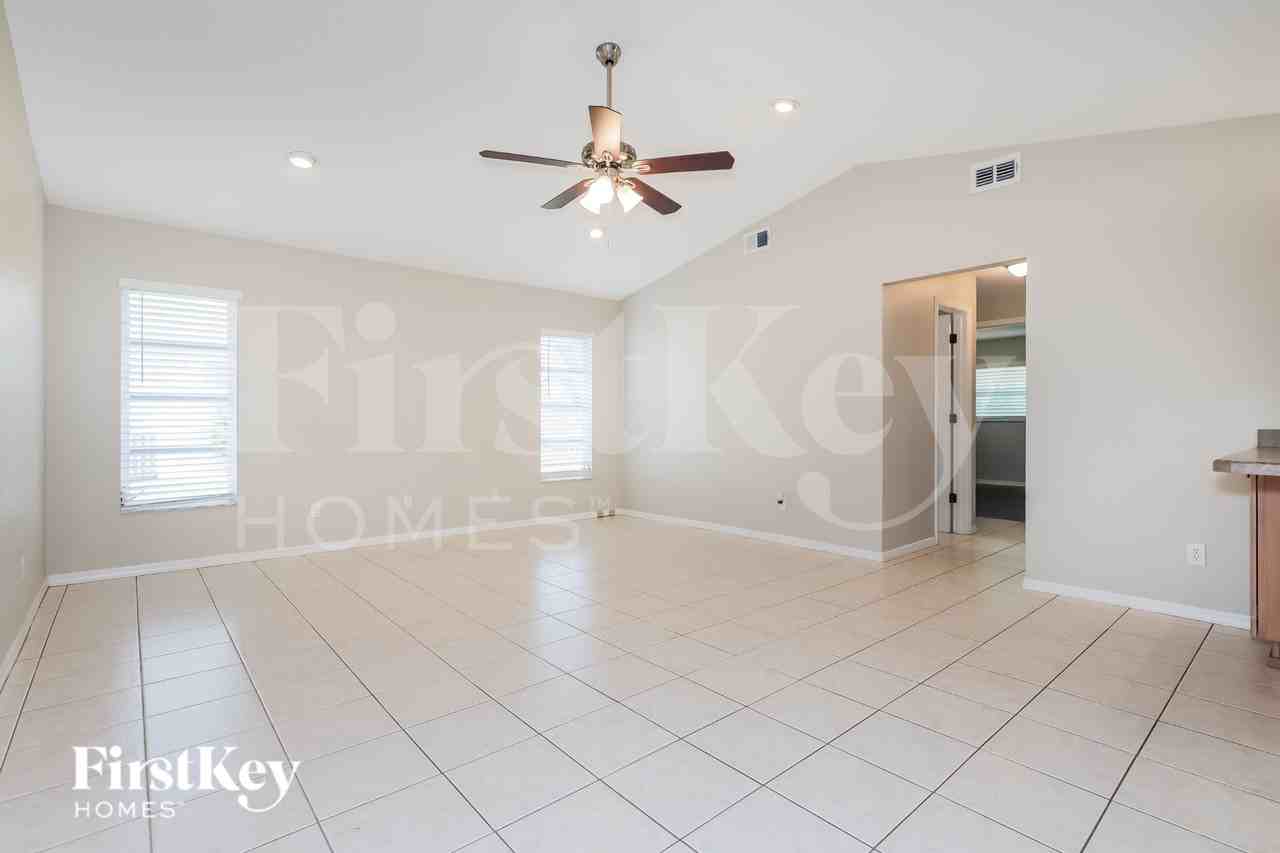 27065 Formosa Dr - Photo 4 of 19