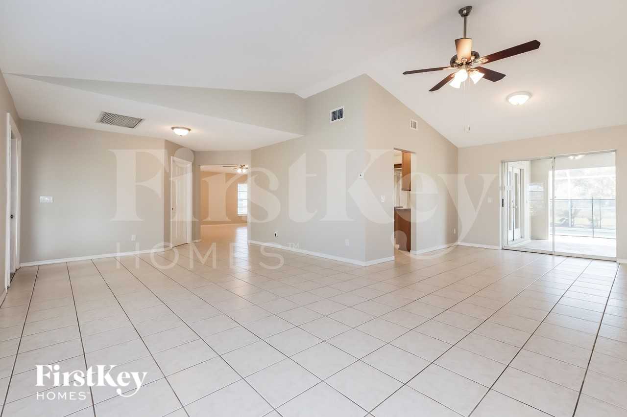 27065 Formosa Dr - Photo 7 of 19