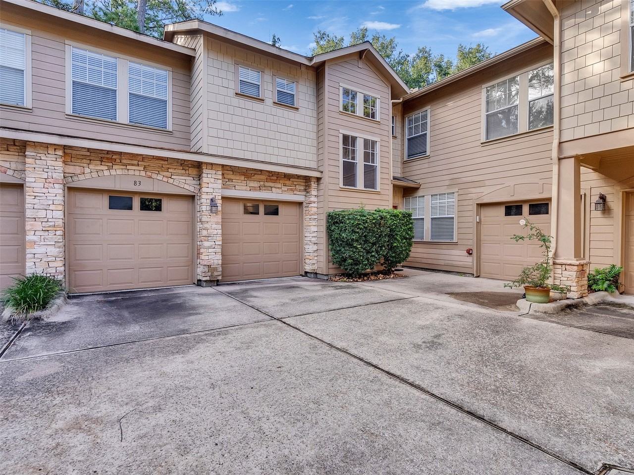 83 Scarlet Woods Ct - Photo 2 of 35