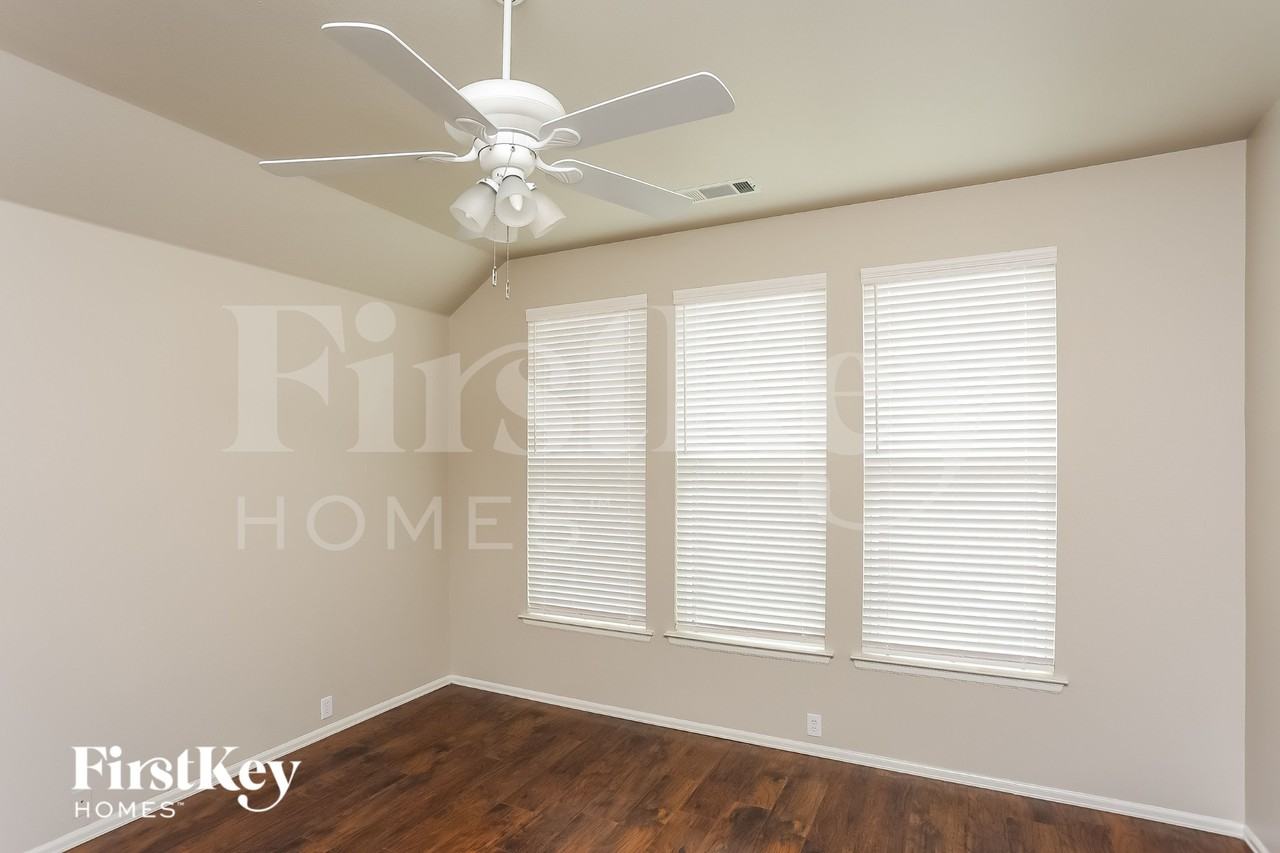 2744 Cedar Ridge Ln - Photo 3 of 16
