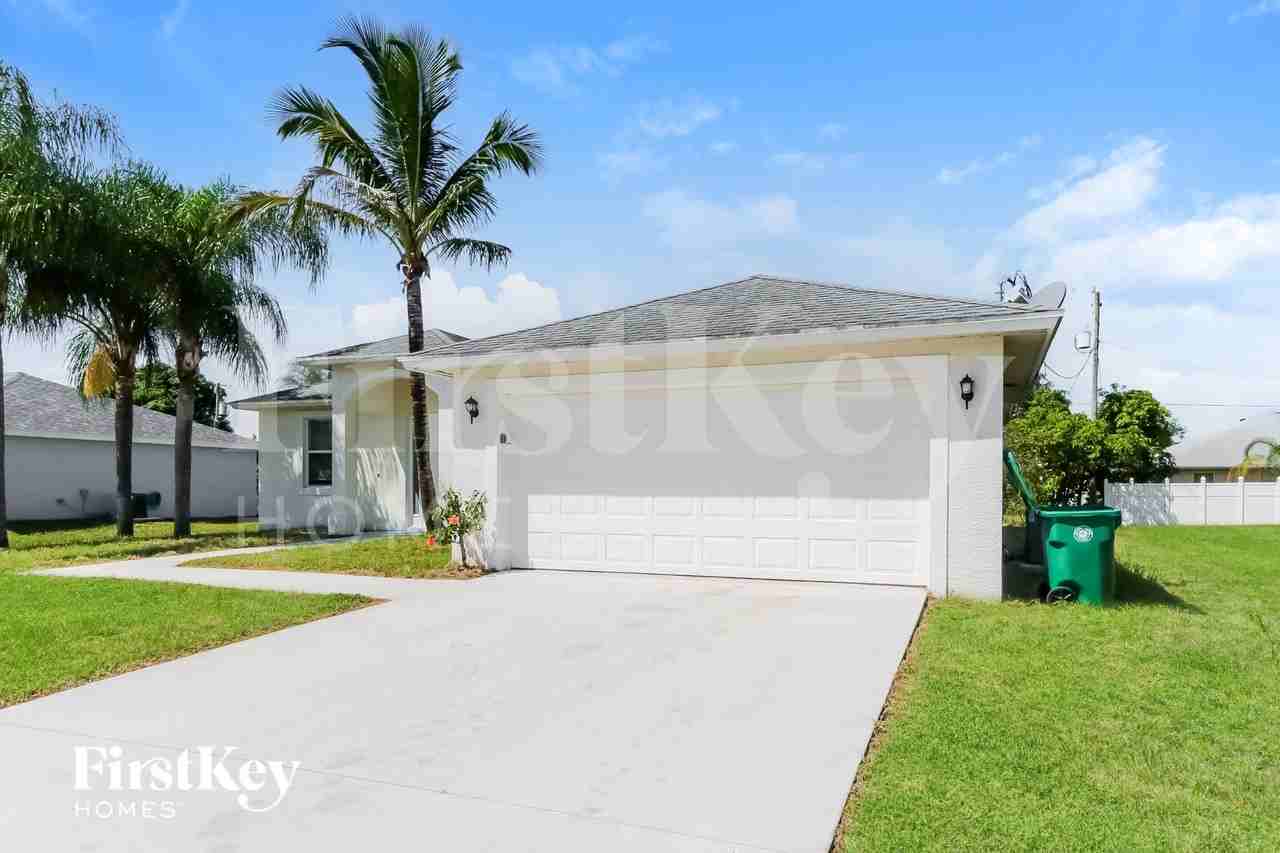 237 Sw Ray Ave - Photo 3 of 17