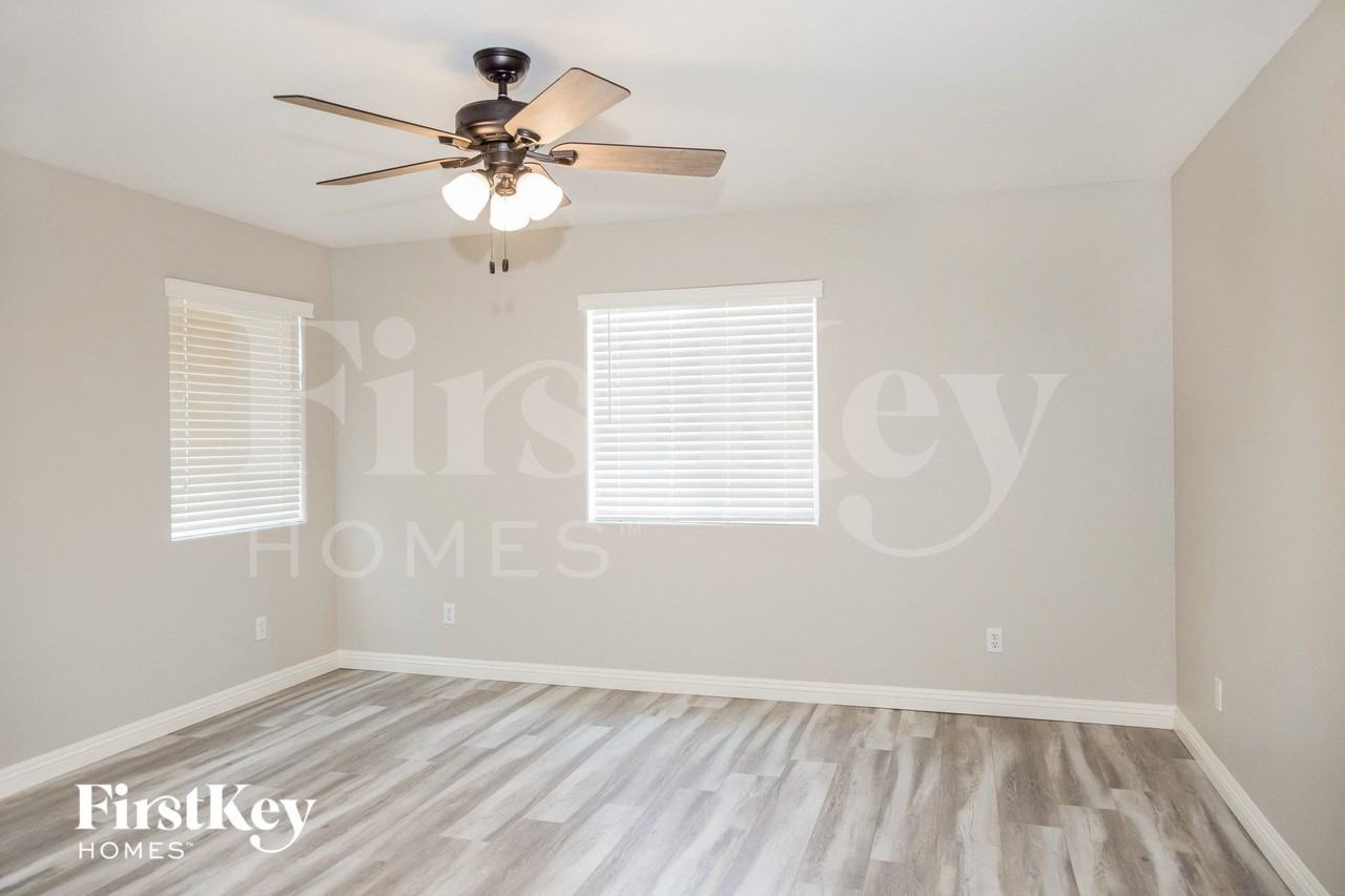 6074 Peaceful Creek St - Photo 3 of 15