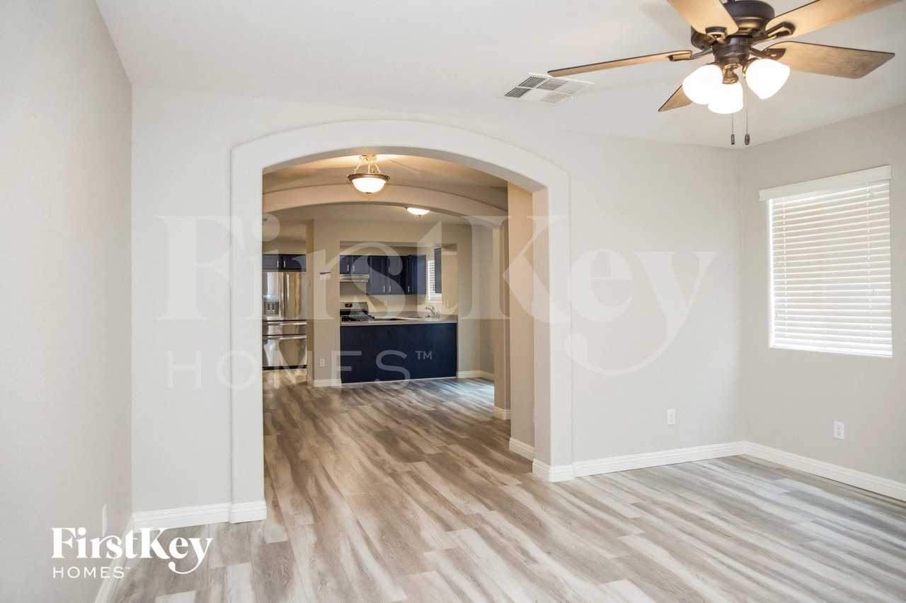 6074 Peaceful Creek St - Photo 4 of 15