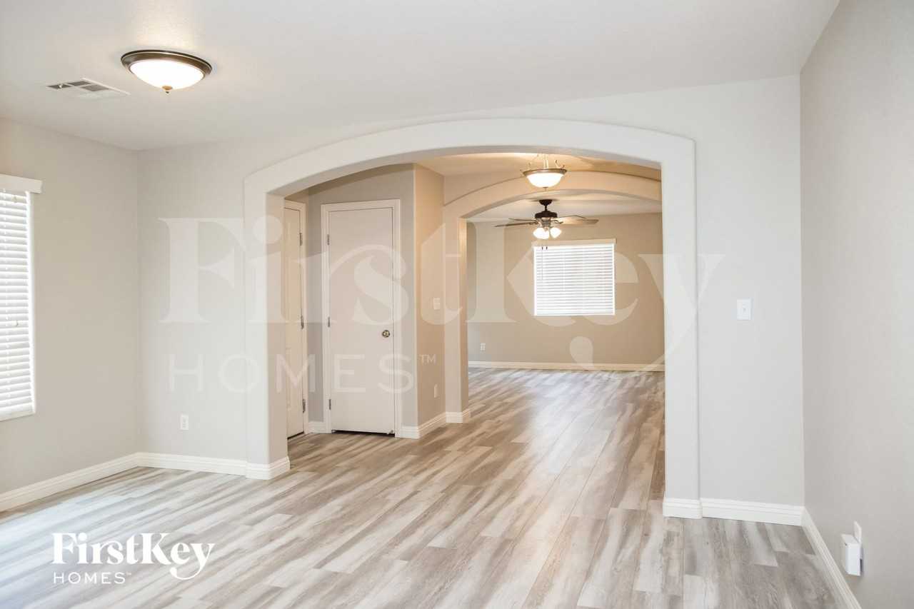 6074 Peaceful Creek St - Photo 5 of 15