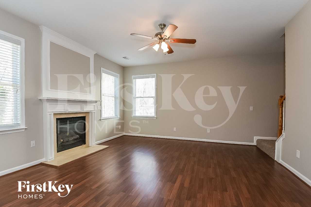 966 Mill Creek Ave - Photo 2 of 15