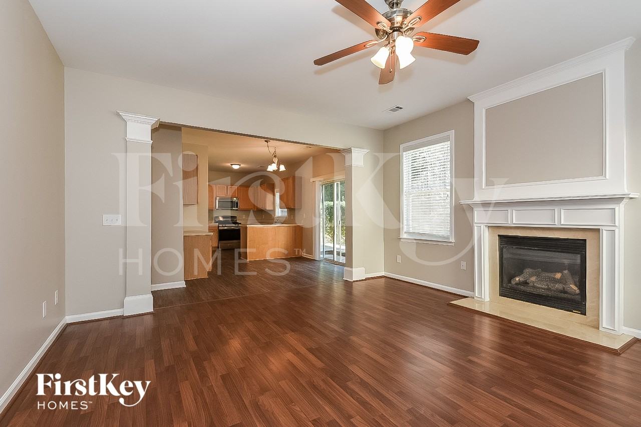 966 Mill Creek Ave - Photo 3 of 15