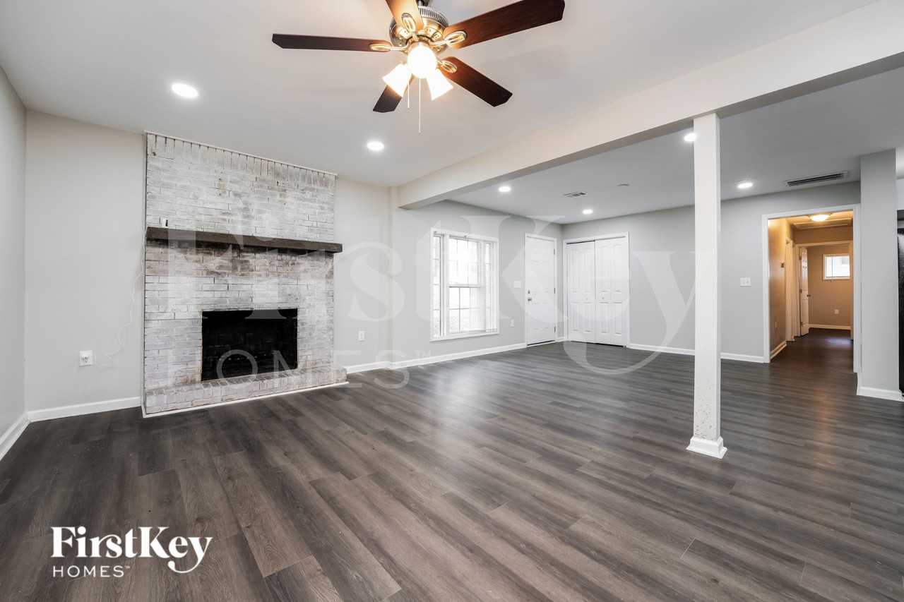 3425 Pinehill Dr - Photo 2 of 16