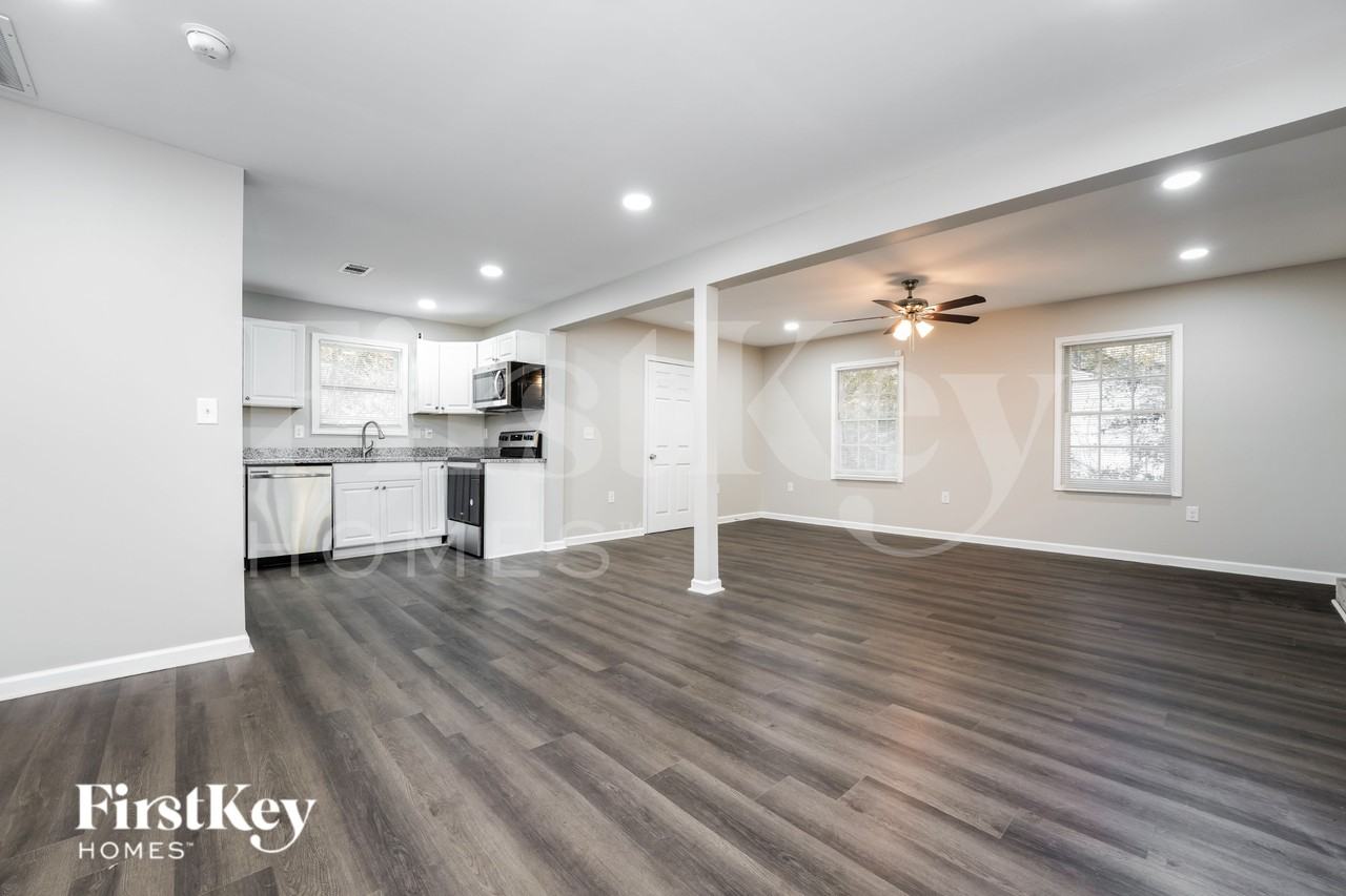3425 Pinehill Dr - Photo 3 of 16