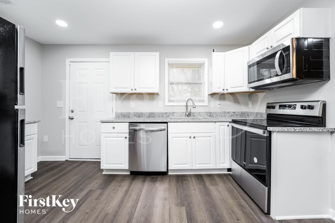 3425 Pinehill Dr - Photo 4 of 16