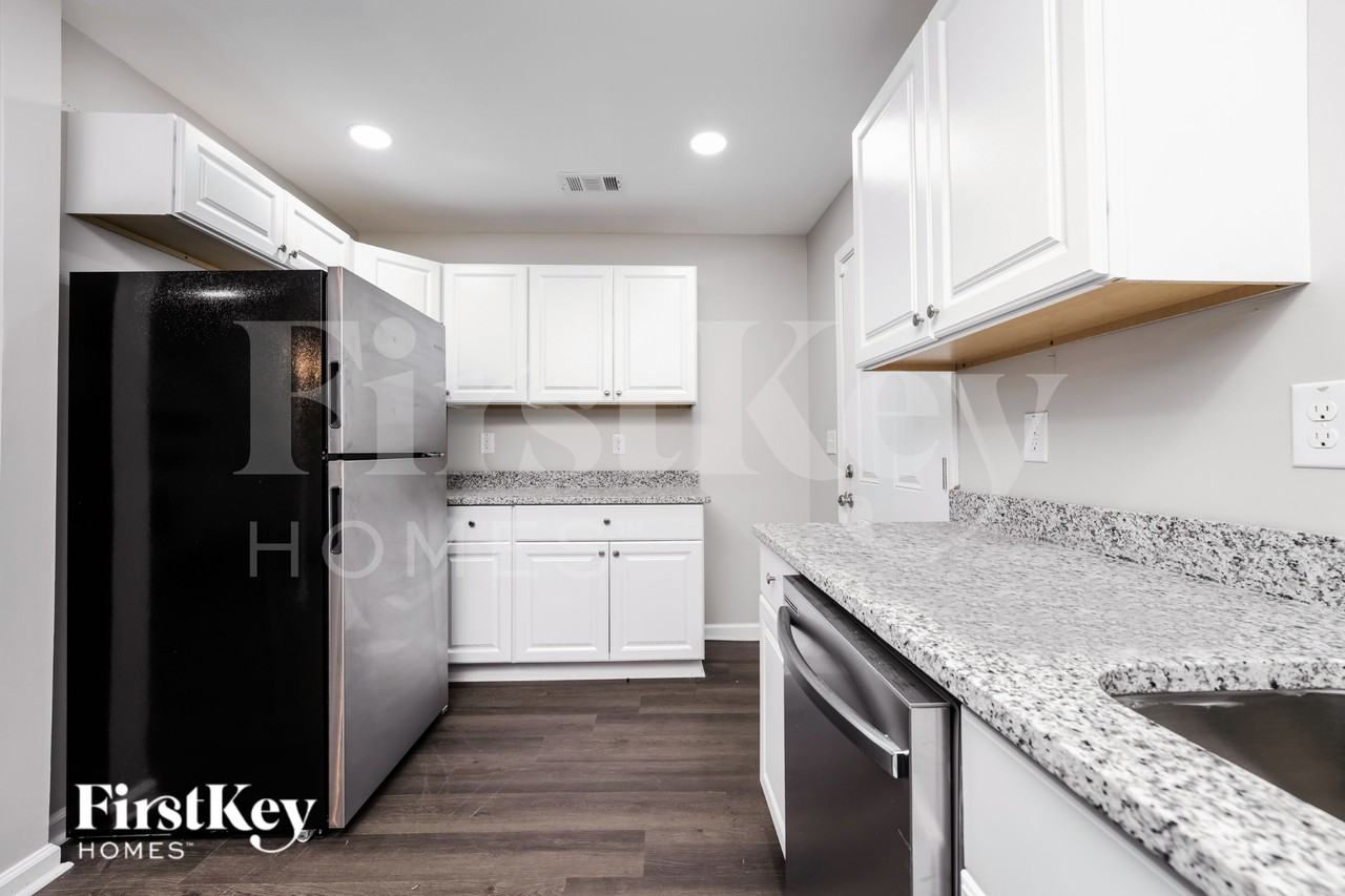 3425 Pinehill Dr - Photo 5 of 16