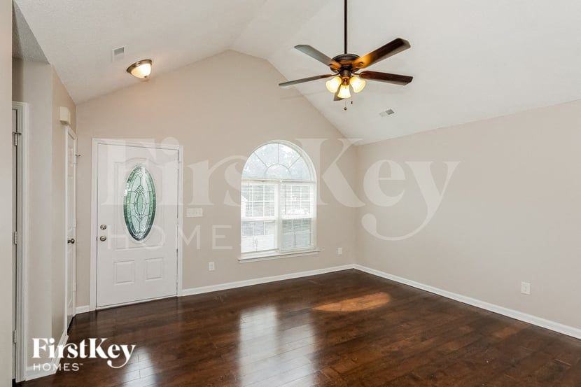 1024 Stinson Glen Ln - Photo 2 of 15