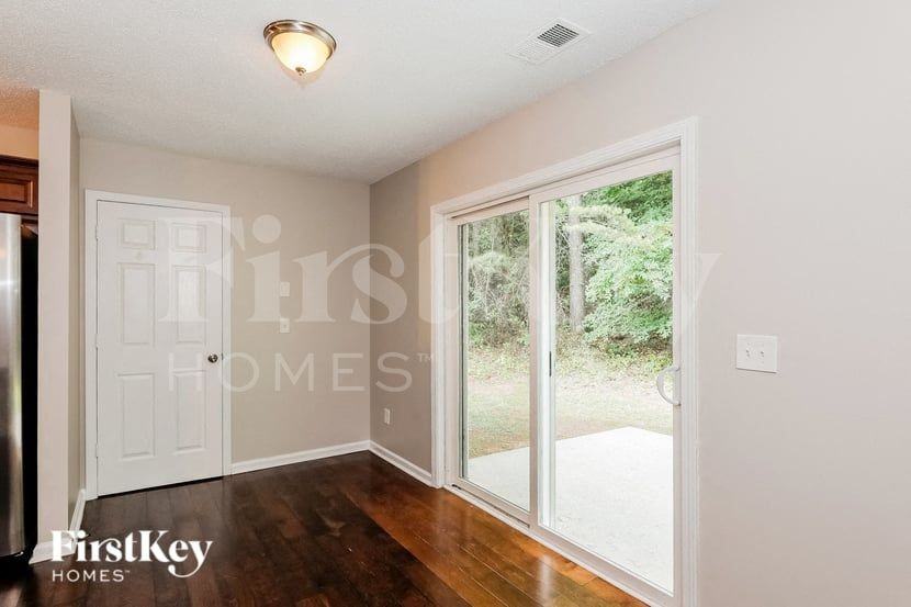 1024 Stinson Glen Ln - Photo 3 of 15