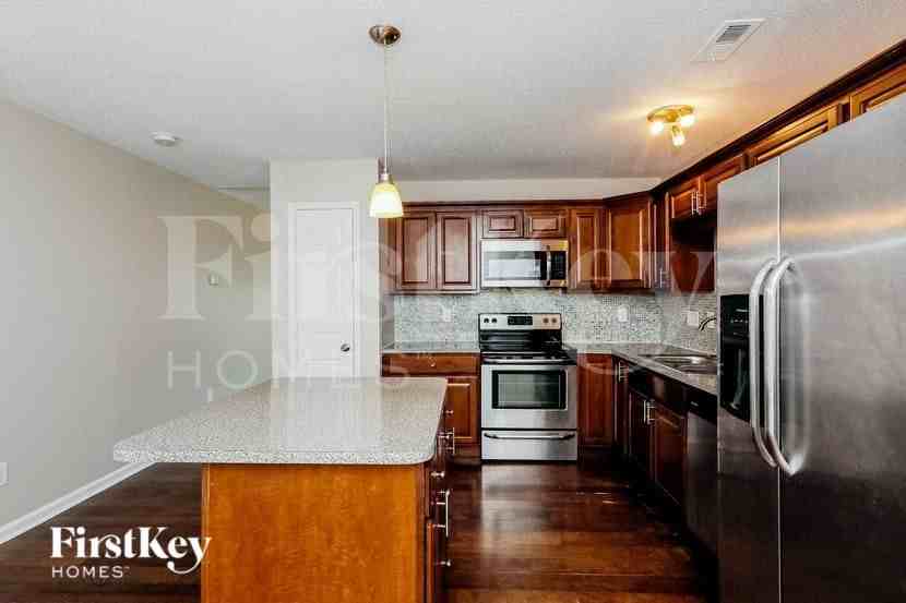 1024 Stinson Glen Ln - Photo 4 of 15