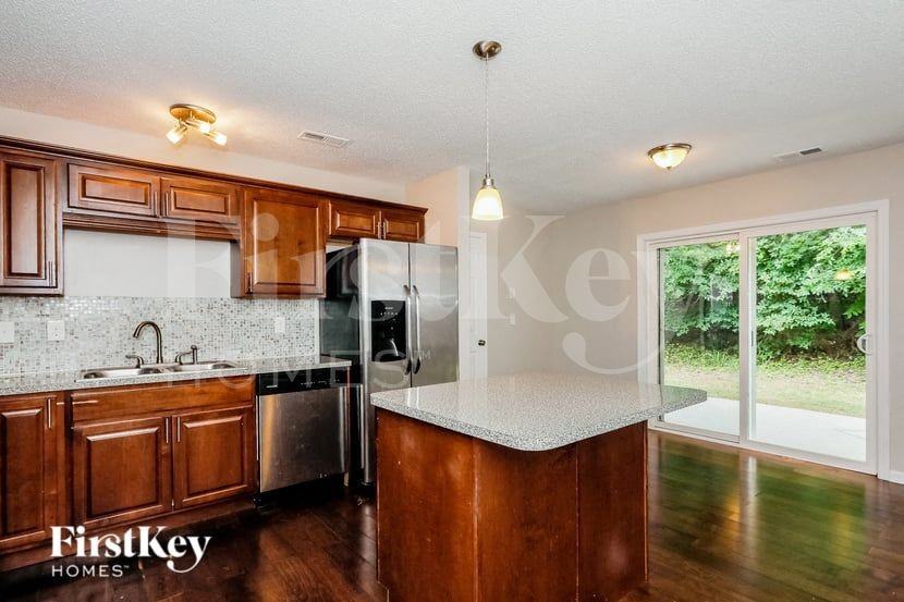 1024 Stinson Glen Ln - Photo 5 of 15