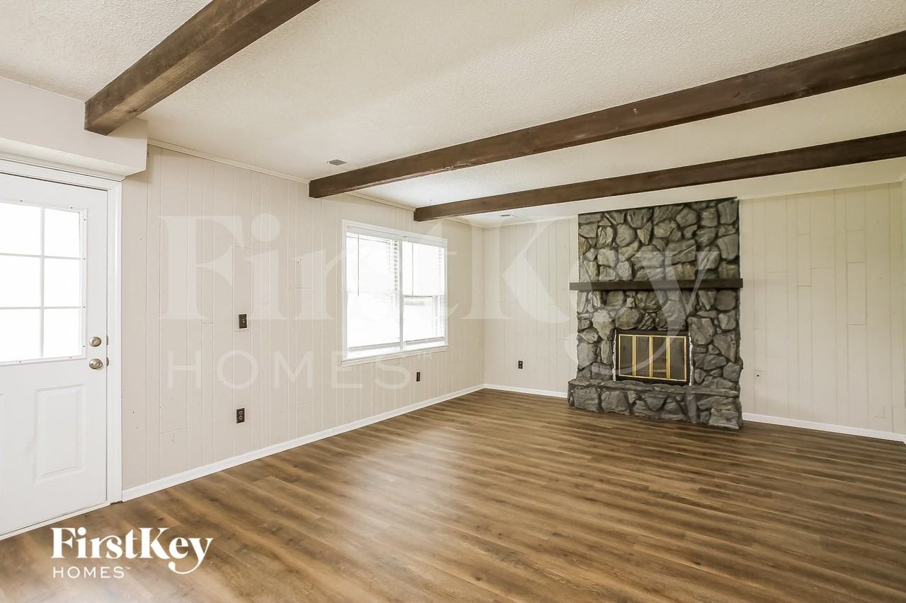 1108 Ne 97th St - Photo 3 of 15