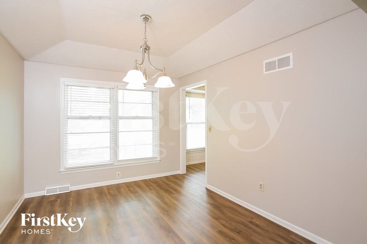 1108 Ne 97th St - Photo 4 of 15