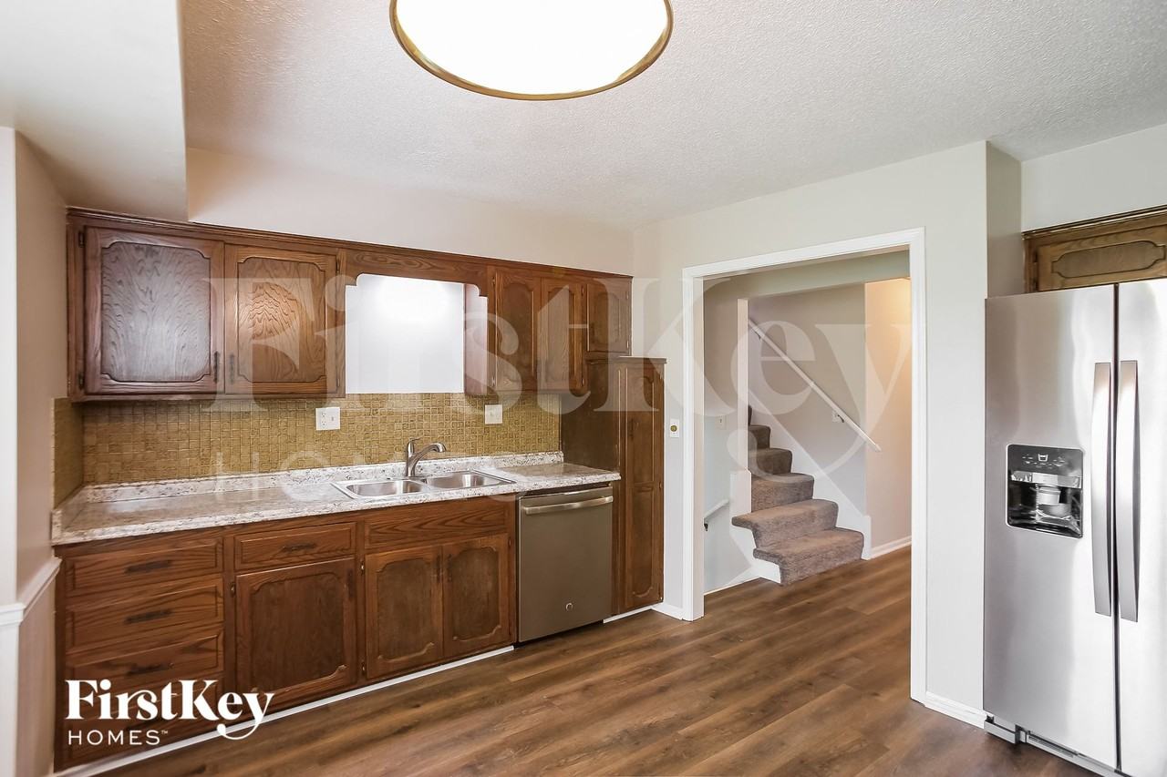 1108 Ne 97th St - Photo 6 of 15