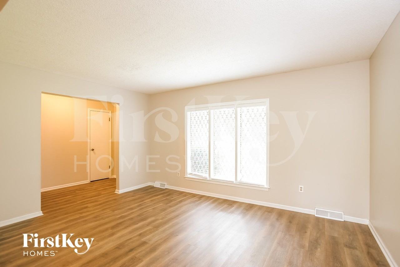 1108 Ne 97th St - Photo 7 of 15