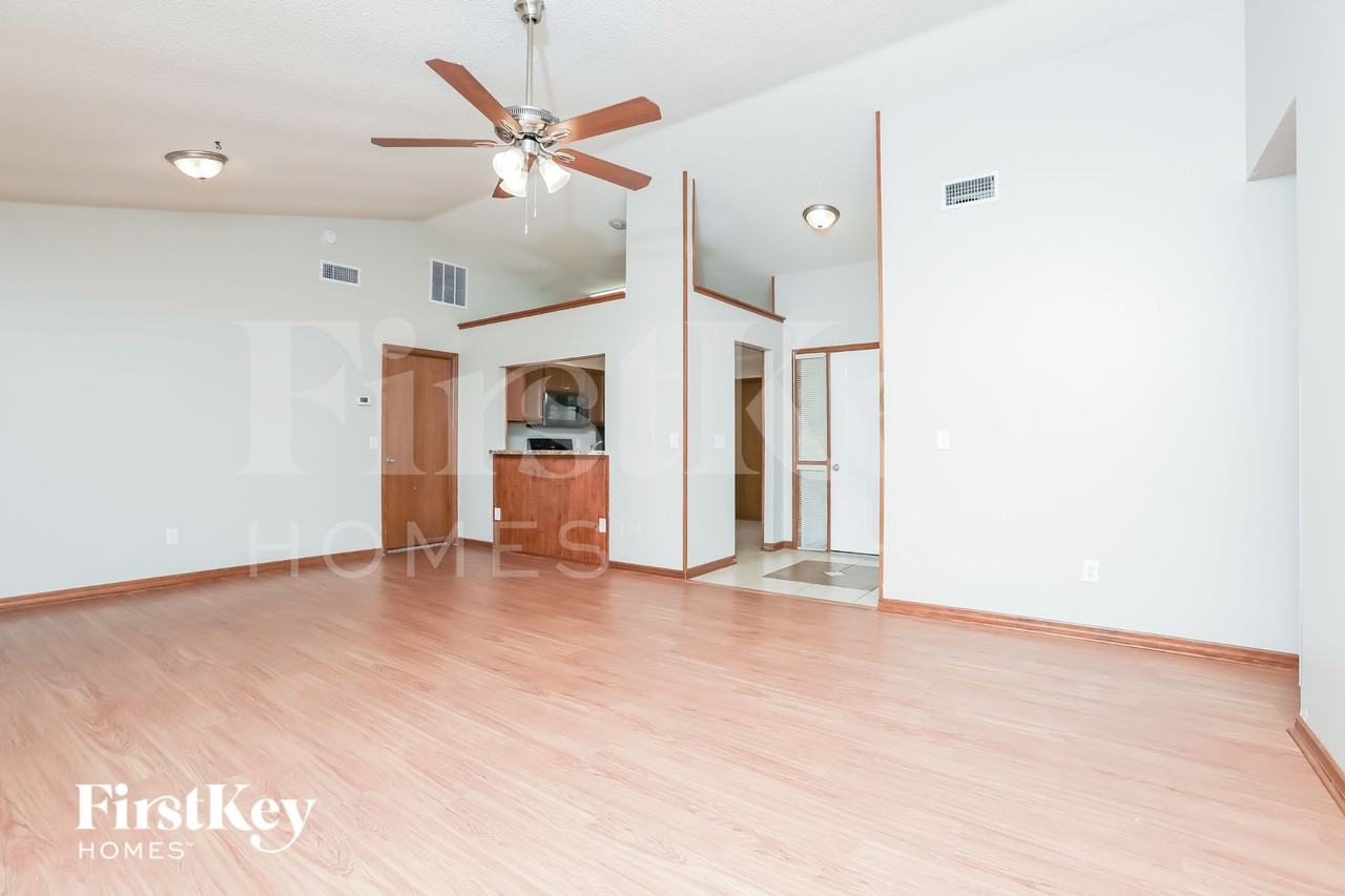 104 Hazel Blvd - Photo 4 of 16