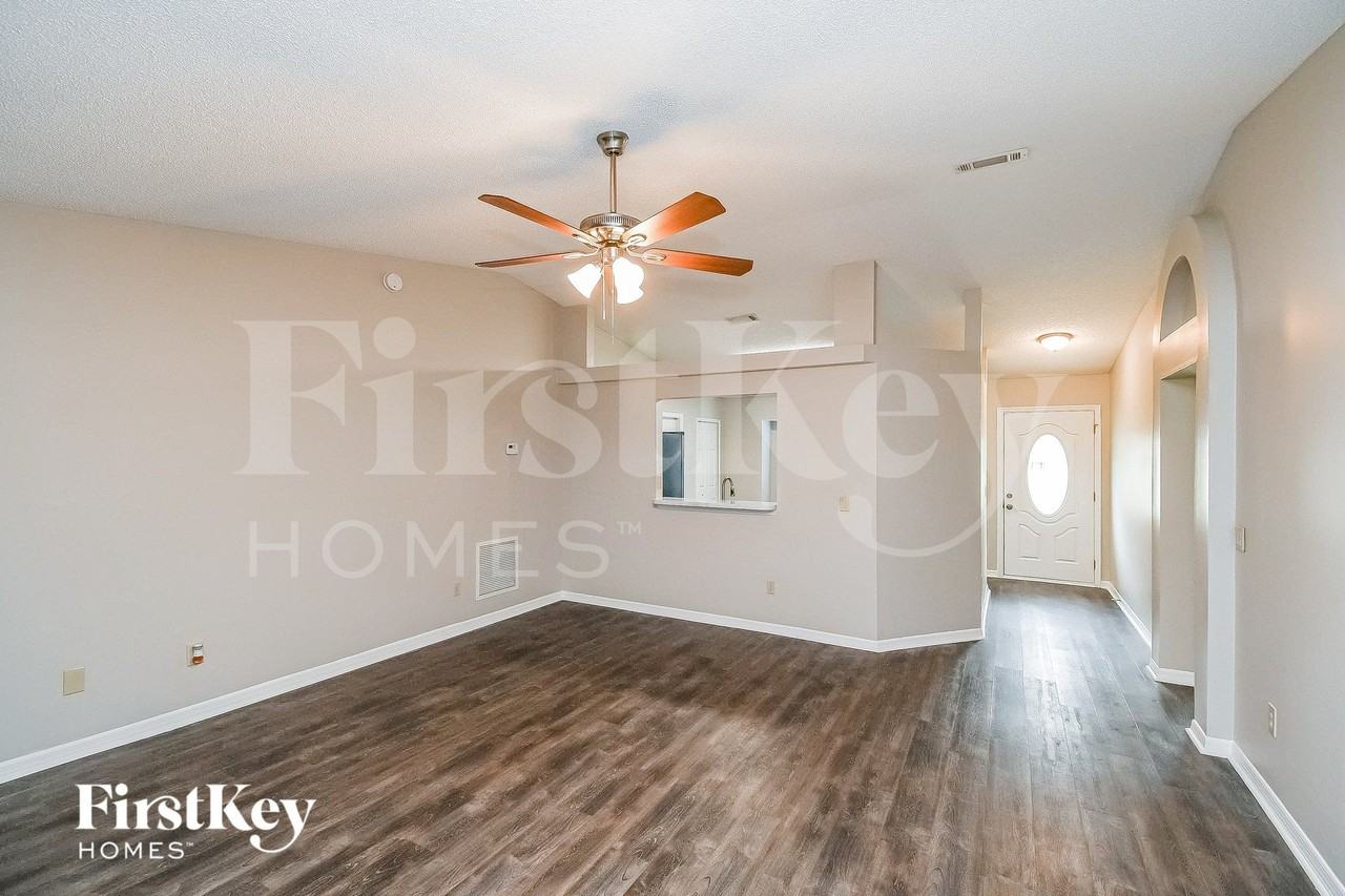 12450 Harbor Winds Dr N - Photo 3 of 15