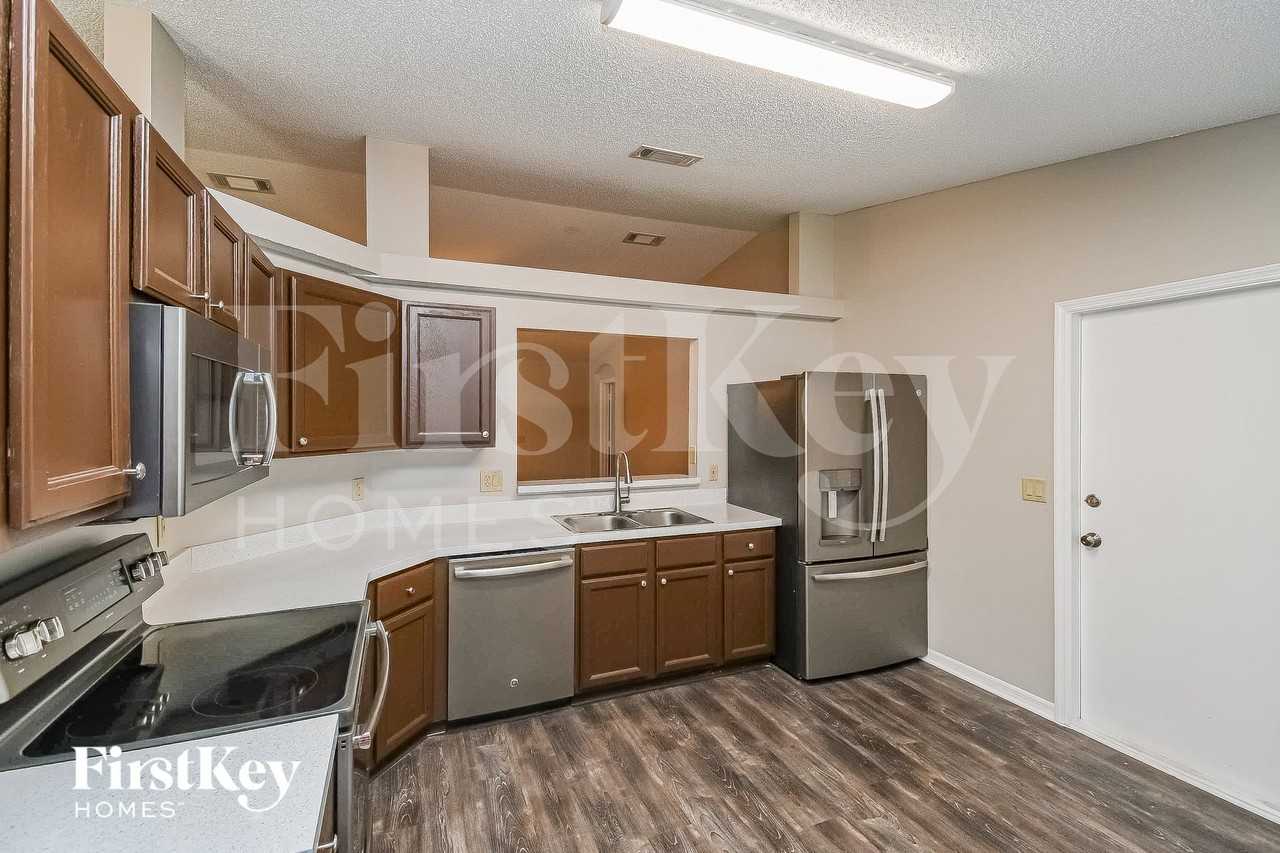 12450 Harbor Winds Dr N - Photo 5 of 15