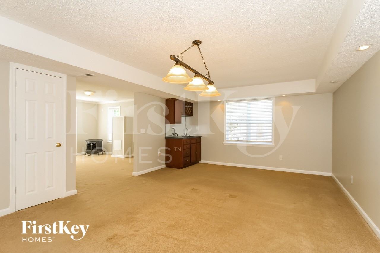6111 Tory Ct - Photo 6 of 16