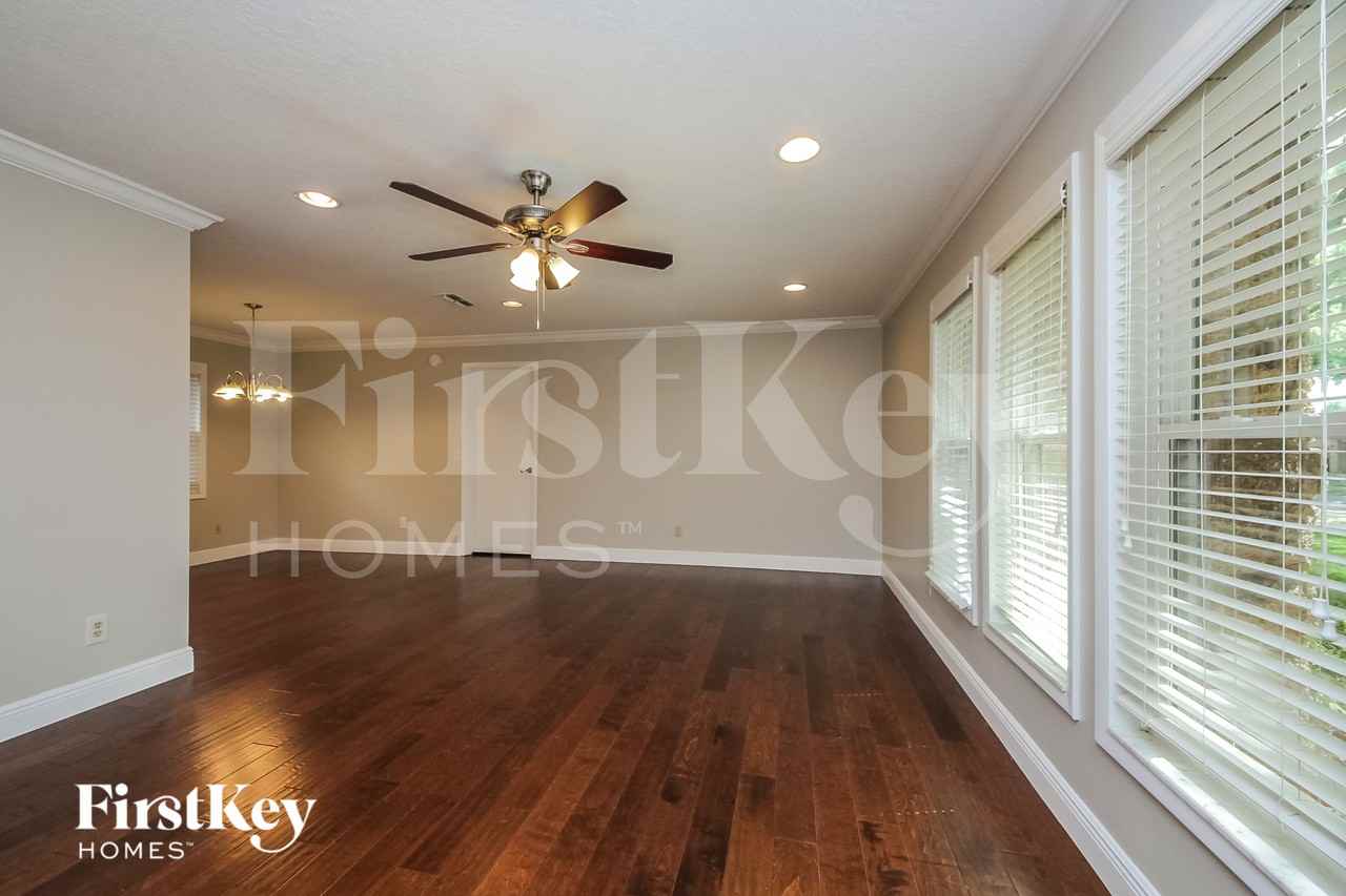 2409 Brookside Ave - Photo 3 of 16
