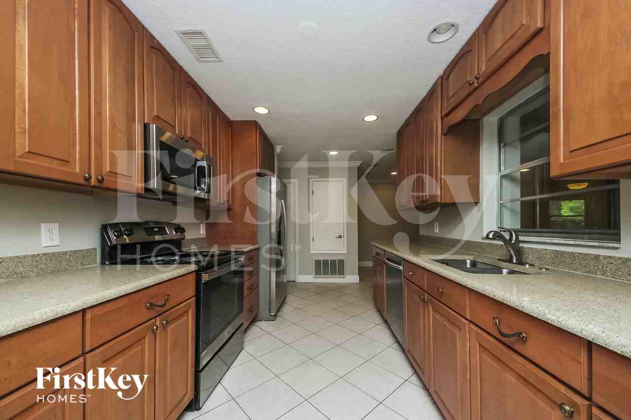 2409 Brookside Ave - Photo 5 of 16